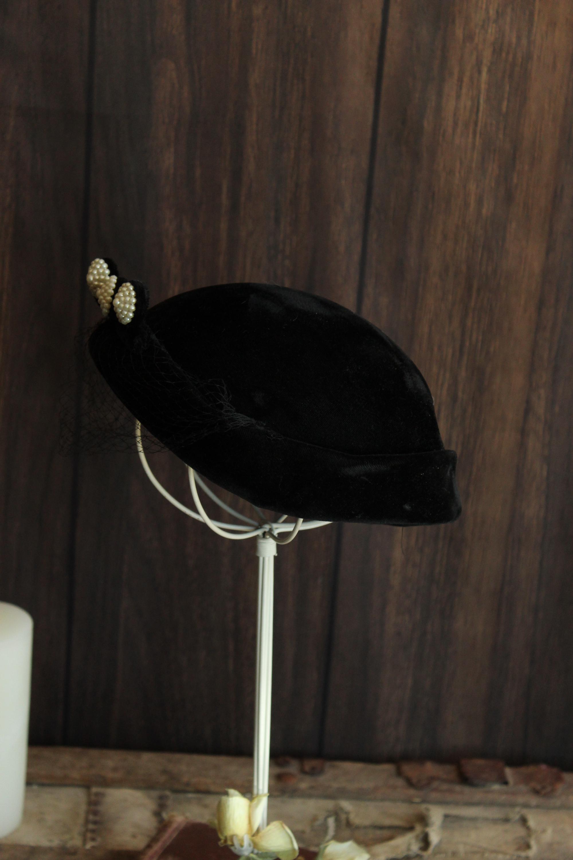 Vintage 1940s Hat, Black Velvet Small Topper With Birdcage  display picture 3