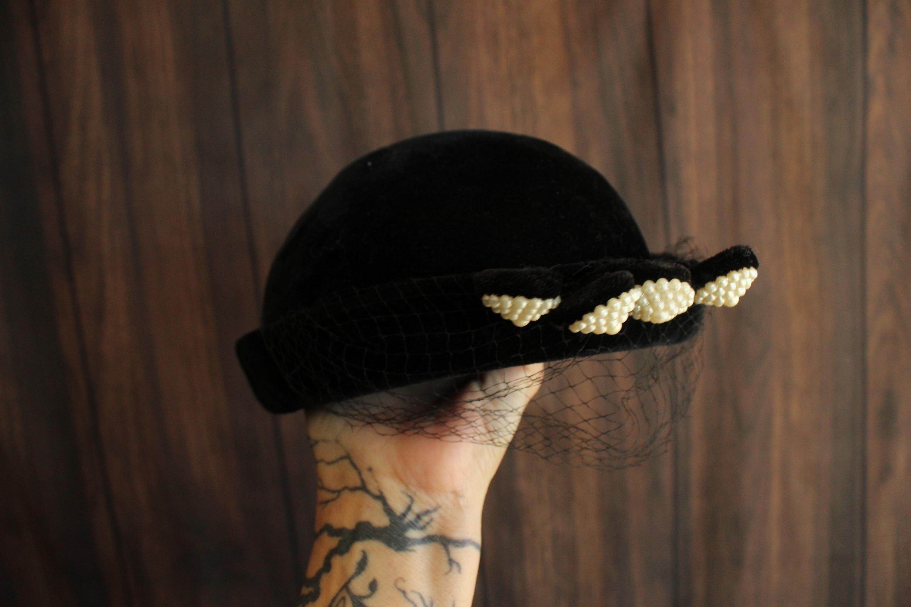 Vintage 1940s Hat, Black Velvet Small Topper With Birdcage  display picture 2