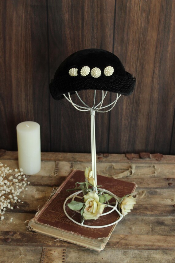 Vintage 1940s Hat, Black Velvet Small Topper With Birdcage  display picture 1