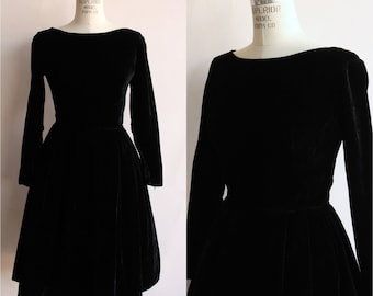 Vintage 1950s Dress, Black Velvet with Pellon Lining, New Look Party Dress, Fit and Flare, Circle Skirt, Gothic Clothing