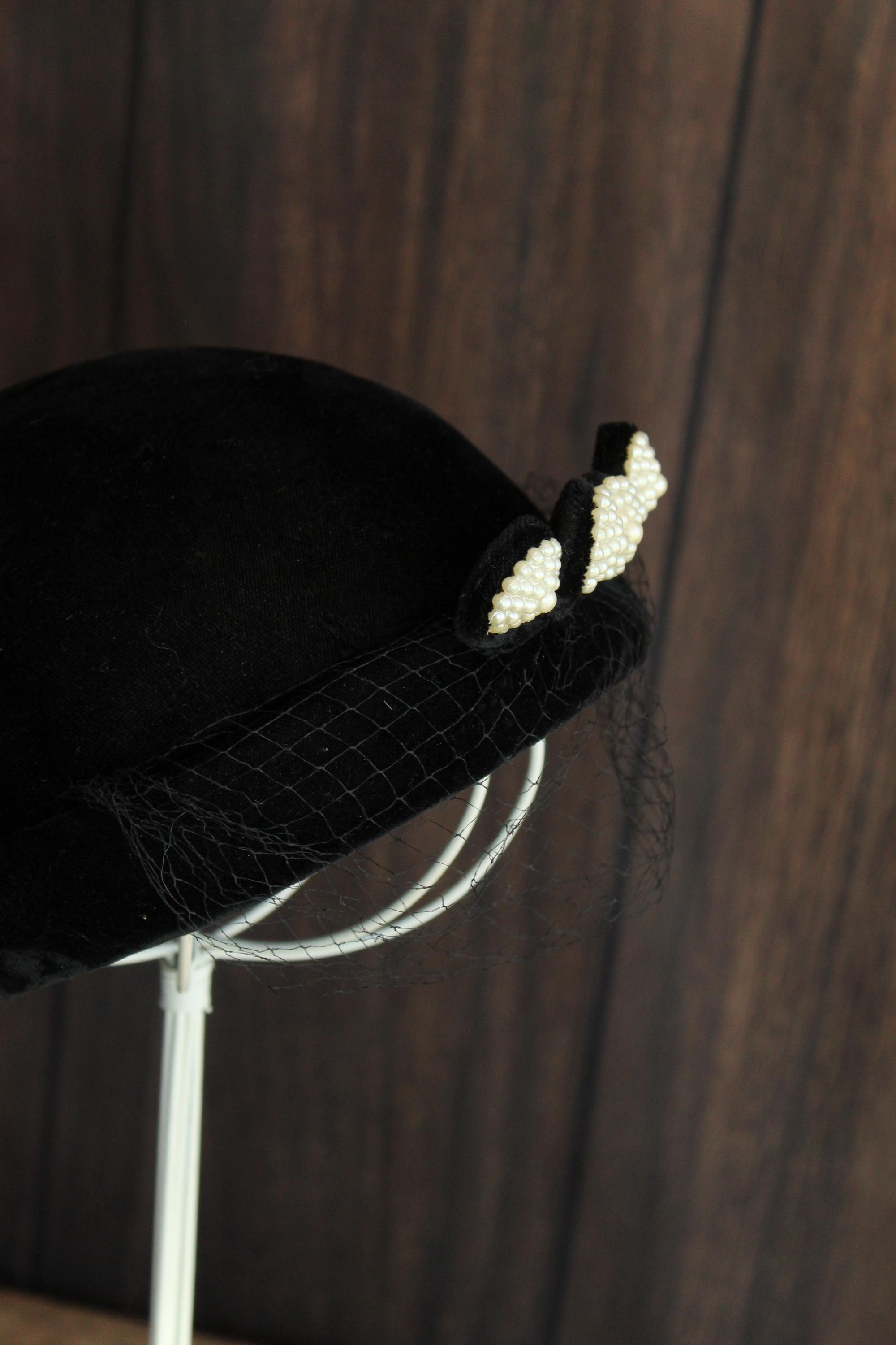 Vintage 1940s Hat, Black Velvet Small Topper With Birdcage  display picture 1