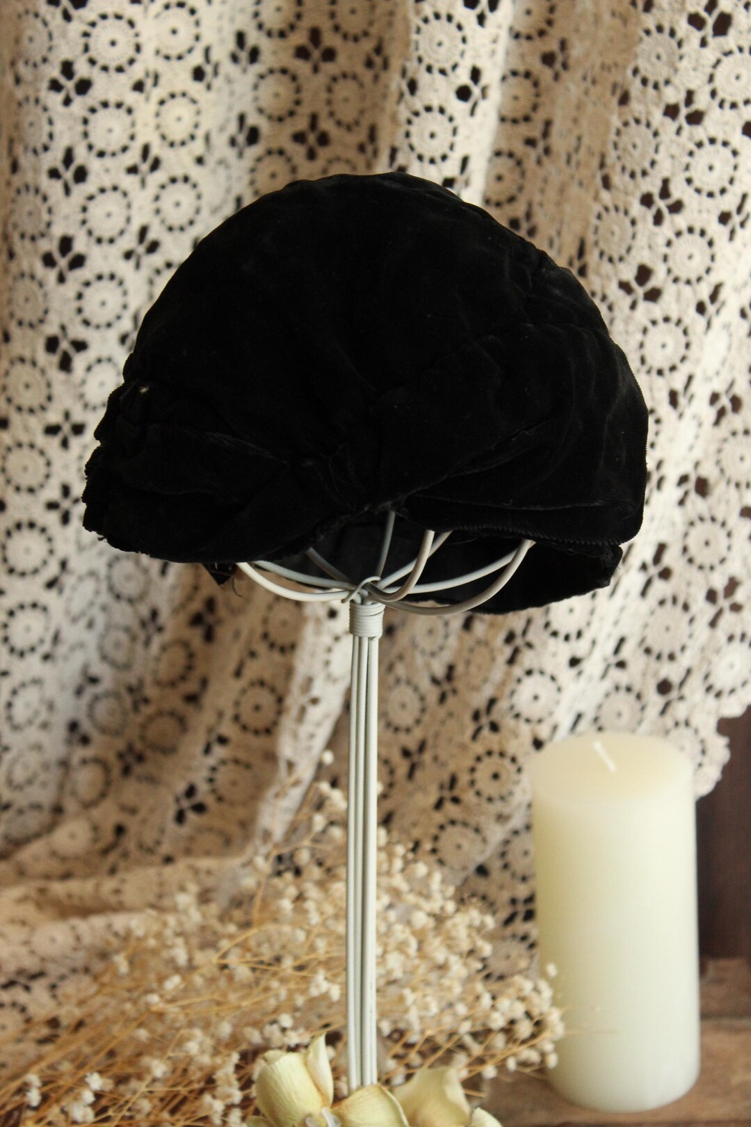 Vintage 1920s Cloche Hat, Black Velvet Southern California Modes Victoria Vintage 1920s Cloche Hat, Black Velvet Southern California  main image 3