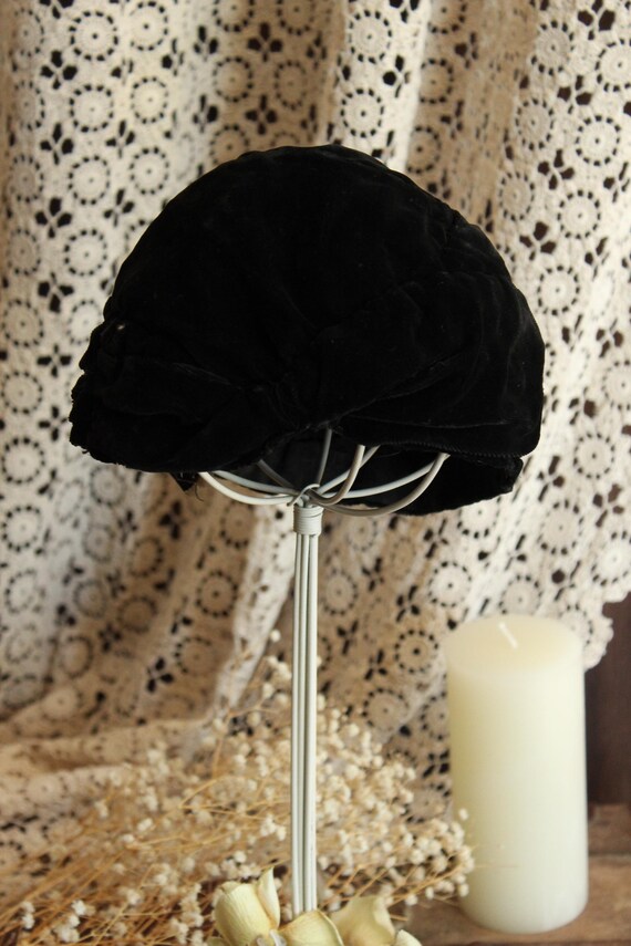 Vintage 1920s Cloche Hat, Black Velvet Southern California  display picture 1