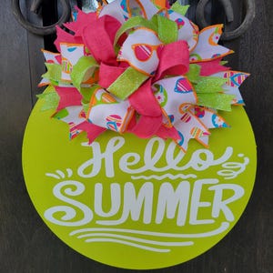 Hello Summer Wooden Wreath – Round Door Hanger – Farmhouse Summer Porch Decor – Front Door Sign – Hand-Painted Seasonal Wreath
