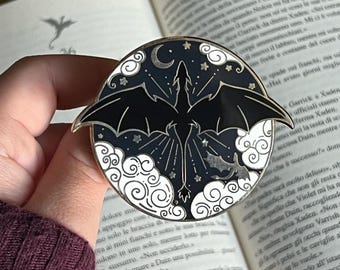 Dragon E-reader Grip, Fantasy Kindle Accessory, Bookish Gift for Readers - Blacky Lab