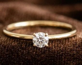 Anillo solitario minimalista de moissanita redonda, delicado anillo de compromiso de oro amarillo, anillo solitario clásico