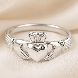 925 Sterling Silver Claddagh Ring - Traditional Irish Love Loyalty Friendship Ring - Minimalist Heart Crown Promise Ring for Women