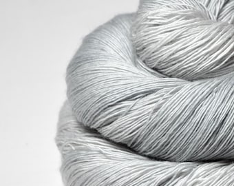 Dirty snow - Pure Merino Lace Yarn - Hand Dyed Yarn - Wolle handgefärbt - DyeForYarn