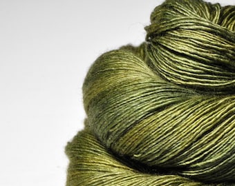 Turning leaves - Merino / Silk / Yak Fingering Yarn - MerSiYak - Hand Dyed Yarn - Wolle handgefärbt - DyeForYarn