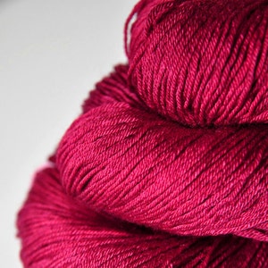 Sunken cocktail cherry - Merino / Silk Fingering Yarn Superwash - Hand Dyed Yarn - handgefärbte Wolle  - Garn handgefärbt - DyeForYarn