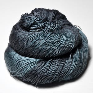 Gloomy thoughts - Pure Merino Lace Yarn - Hand Dyed Yarn - Wolle handgefärbt - DyeForYarn