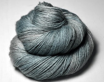 Clear mind OOAK - Merino / Silk / Yak Fingering Yarn - MerSiYak - Hand Dyed Yarn - Wolle handgefärbt - DyeForYarn