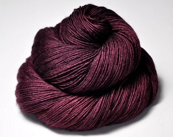 Burgundy ice rose OOAK - Merino / Silk / Yak Fingering Yarn - MerSiYak - Hand Dyed Yarn - Wolle handgefärbt - DyeForYarn