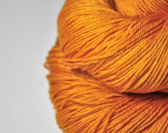 Shriveled orange OOAK - Merino / Silk Fingering Yarn Superwash - Hand Dyed Yarn - Wolle handgefärbt - DyeForYarn