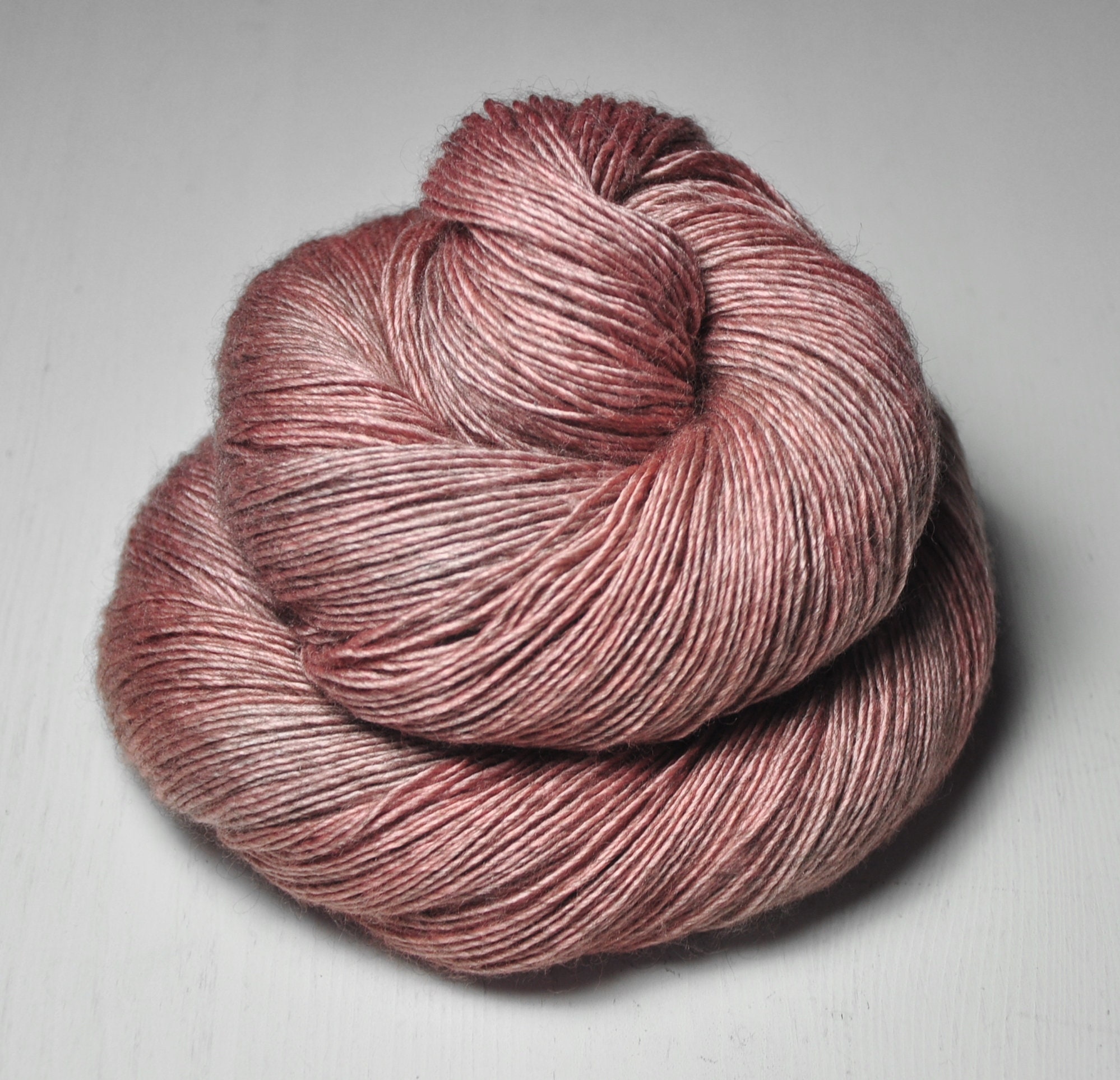 Venus flytrap - Merino / Silk / Yak Fingering Yarn - MerSiYak - Hand Dyed Yarn - Wolle handgefärbt - DyeForYarn