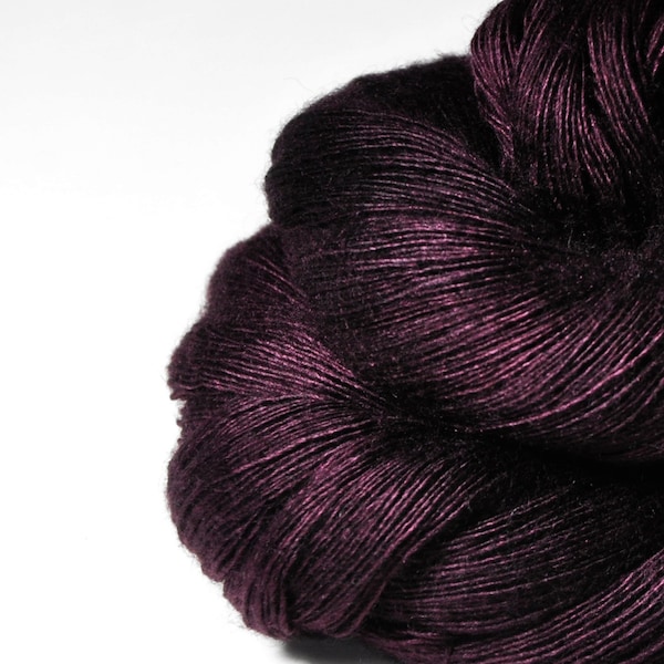 Cursed bloodstain - Merino / Silk / Yak Lace Yarn - MerSiYak - Hand Dyed Yarn - Wolle handgefärbt - DyeForYarn