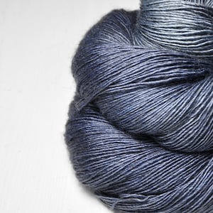 Lost in the land of Nod - Merino / Silk / Yak Fingering Yarn - MerSiYak - Hand Dyed Yarn - Wolle handgefärbt - DyeForYarn