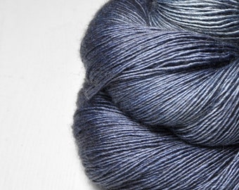 Perdu au pays de Nod - Merino / Silk / Yak Fingering Yarn - MerSiYak - Fil teint à la main - Wolle handgefärbt - DyeForYarn