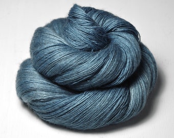 Hazy winter sky - Merino / Silk / Yak Lace Yarn - MerSiYak - Hand Dyed Yarn - Wolle handgefärbt - DyeForYarn