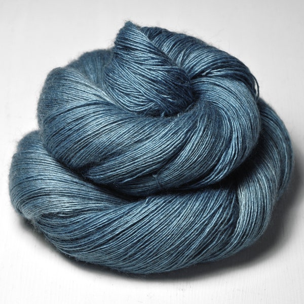 Cielo de invierno brumoso - Merino / Seda / Yak Lace Yarn - MerSiYak - Hilo teñido a mano - Wolle handgef-rbt - DyeForYarn