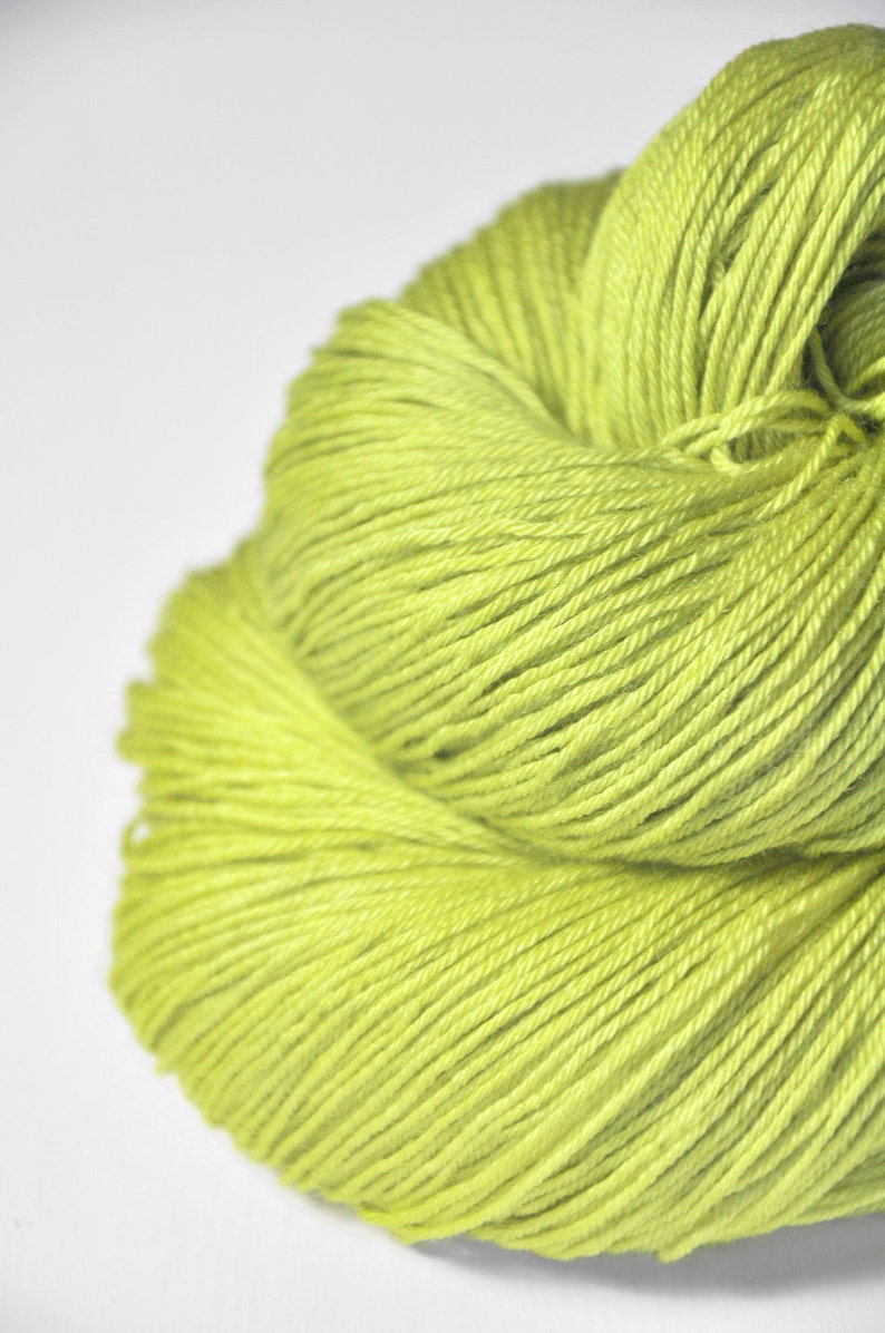 Splitted lime Merino / Silk Fingering Yarn Superwash Hand Dyed Yarn Wolle handgefärbt DyeForYarn image 1