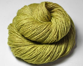 Rotten golden kiwi - Merino/Manx Fingering Yarn - Hand Dyed Yarn - Wolle handgefärbt - DyeForYarn