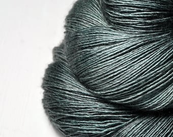 Raining heavily in a graveyard - Merino / Silk / Yak Fingering Yarn - MerSiYak - Hand Dyed Yarn - Wolle handgefärbt - DyeForYarn