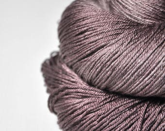 Opening Pandora's Box - Merino / Silk Fingering Yarn Superwash - Hand Dyed Yarn - Wolle handgefärbt - DyeForYarn