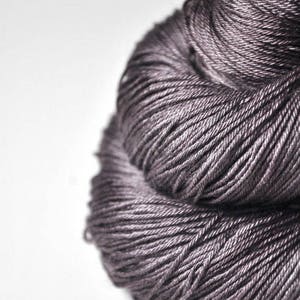 Fading black walnut wood -  Merino / Silk Fingering Yarn Superwash - Hand Dyed Yarn - Wolle handgefärbt - DyeForYarn