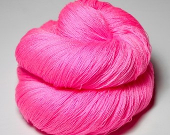 Marshmallow tossico OOAK - Merino / Filato di ragnatela di seta - Filato tinto a mano - Wolle handgefärbte - DyeForYarn