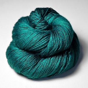 Buceando en el mar Caribe - Hilo fino de merino/seda/yak - MerSiYak - Hilo teñido a mano - Wolle handgefärbt - DyeForYarn