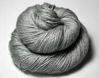 Dead living stones OOAK - Merino / Silk / Yak Fingering Yarn - MerSiYak - Hand Dyed Yarn - Wolle handgefärbt - DyeForYarn