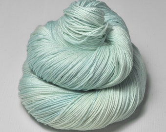 Crisp air OOAK - Merino / Silk Fingering Yarn Superwash - Hand Dyed Yarn - Wolle handgefärbt - DyeForYarn