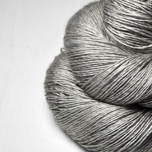 Ghost - natural undyed Merino / Silk / Yak Fingering Yarn - MerSiYak - Hand Dyed Yarn - Wolle ungefärbt - DyeForYarn
