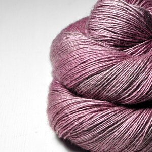 ダスティドレス - メリノ / シルク / ヤクの中細糸 - MerSiYak - 手染め糸 - Wolle handgefärbt - DyeForYarn