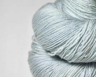 Dissipating icy mist - Merino / Silk Fingering Yarn Superwash - Hand Dyed Yarn - Wolle handgefärbt - DyeForYarn