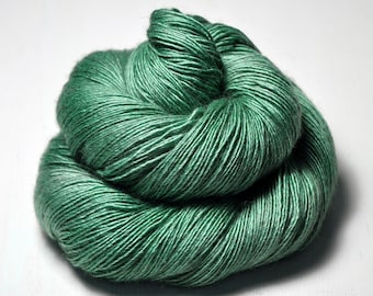 Stormy green sea - Merino / Silk / Yak Fingering Yarn - MerSiYak - Hand Dyed Yarn - Wolle handgefärbt - DyeForYarn