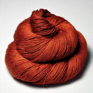Red-hot metal - Merino / Seide / Yak Fingering Garn - MerSiYak - Wolle handgefärbt - DyeForYarn
