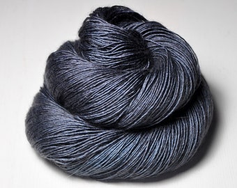 Stormy gray sea - Merino / Silk / Yak Fingering Yarn - MerSiYak - Hand Dyed Yarn - Wolle handgefärbt - DyeForYarn