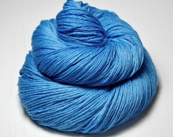 Blue swimming pool - Merino Sport Yarn Machine Washable - Hand Dyed Yarn - Wolle handgefärbt - DyeForYarn