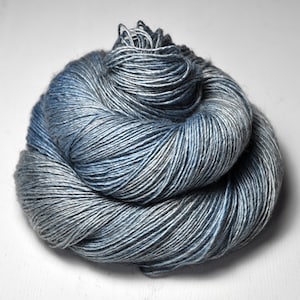 Pebbles in the shallow river - Merino / Silk / Yak Fingering Yarn - MerSiYak - Hand Dyed Yarn - Wolle handgefärbt - DyeForYarn