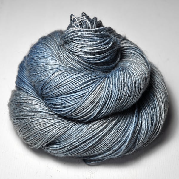 Pebbles in the shallow river - Merino / Silk / Yak Fingering Yarn - MerSiYak - Hand Dyed Yarn - Wolle handgefärbt - DyeForYarn