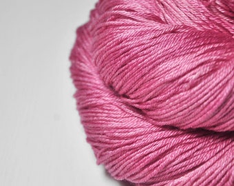 Hard raspberry candy - Merino / Silk Fingering Yarn Superwash - Hand Dyed Yarn - Wolle handgefärbt - DyeForYarn