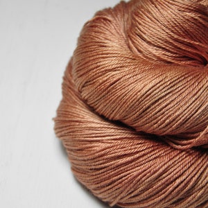 Too old butter chicken curry  - Merino / Silk Fingering Yarn Superwash - Hand Dyed Yarn - handgefärbte Wolle - DyeForYarn