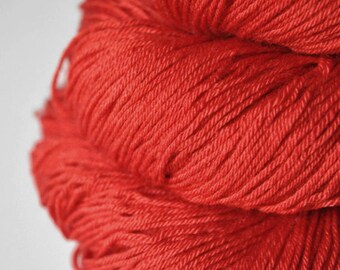 Rotten strawberry candy - Merino / Silk Fingering Yarn Superwash - Hand Dyed Yarn - Wolle handgefärbt - DyeForYarn