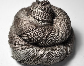 Hidden under the sand - Merino / Silk / Yak Fingering Yarn - MerSiYak - Hand Dyed Yarn - Wolle handgefärbt - DyeForYarn