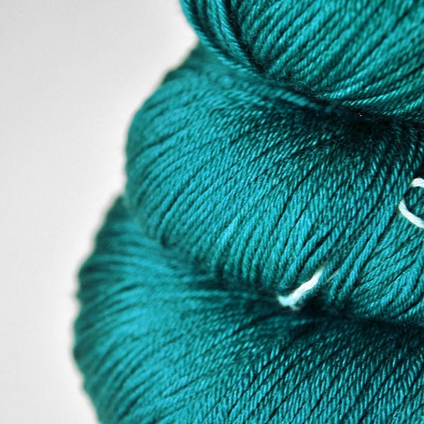 Diving into the Caribbean sea  - Merino/Silk Fingering Yarn Superwash