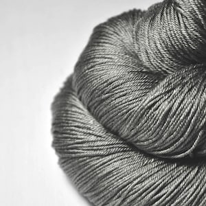 Bad manners -  Merino / Silk Fingering Yarn Superwash - Hand Dyed Yarn - Wolle handgefärbt - DyeForYarn