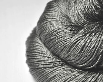 Bad manners -  Merino / Silk Fingering Yarn Superwash - Hand Dyed Yarn - Wolle handgefärbt - DyeForYarn