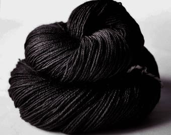 Black hole - Merino / Silk Fingering Yarn Superwash - Hand Dyed Yarn - Wolle handgefärbt - DyeForYarn